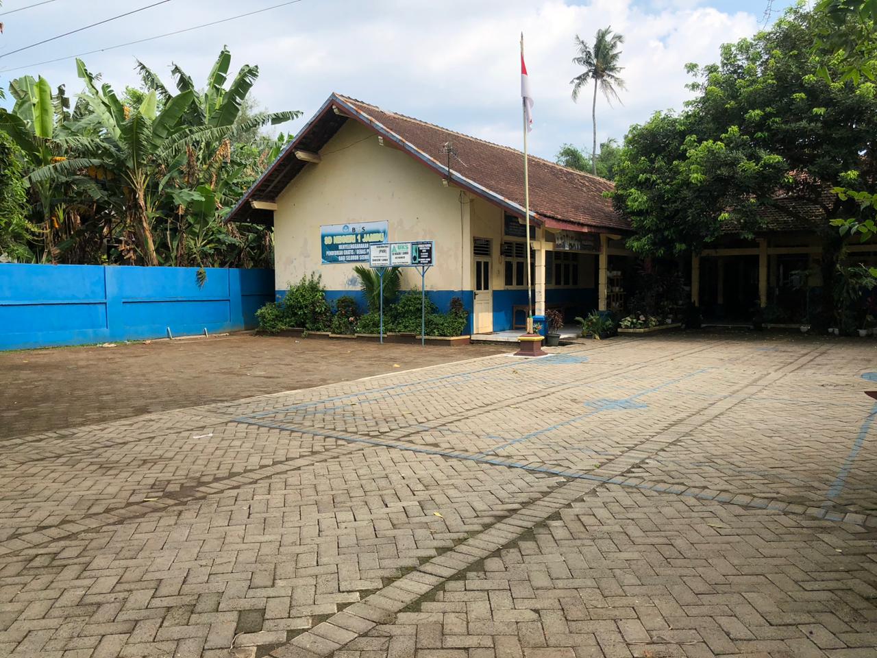 Lapangan Sekolah